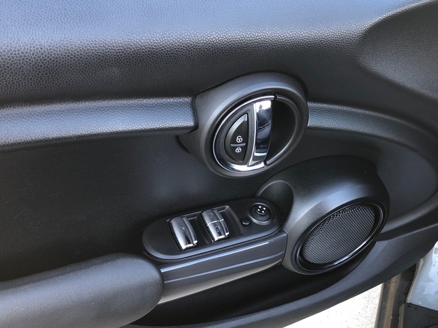 fotoG 10 del MINI MINI Cabrio Cooper 100 kW (136 CV) 136cv Gasolina del 2022 en Madrid