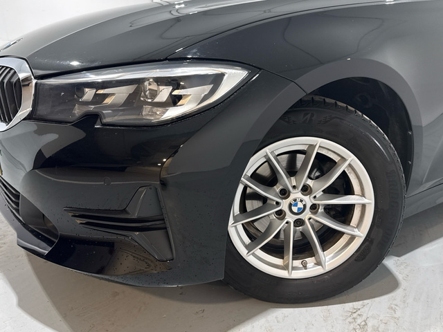 BMW Serie 3 318d color Negro. Año 2022. 110KW(150CV). Diésel. En concesionario Auto Premier, S.A. - MADRID de Madrid