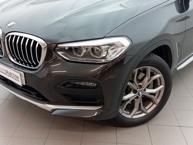 BMW X4 xDrive20d color Gris. Año 2021. 140KW(190CV). Diésel. En concesionario Augusta Aragon S.A. de Zaragoza