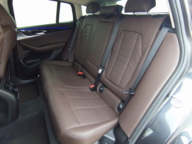 BMW X4 xDrive20d color Gris. Año 2021. 140KW(190CV). Diésel. En concesionario Augusta Aragon S.A. de Zaragoza