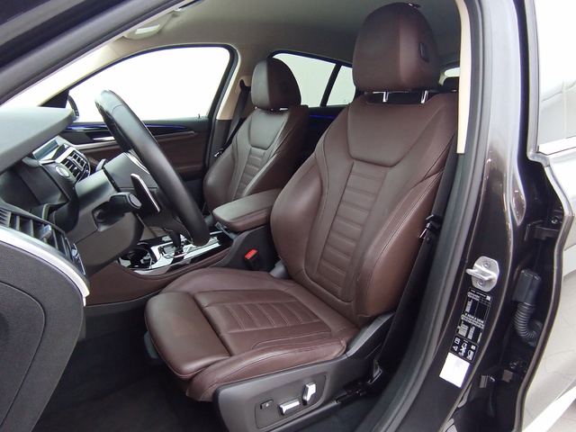 BMW X4 xDrive20d color Gris. Año 2021. 140KW(190CV). Diésel. En concesionario Augusta Aragon S.A. de Zaragoza