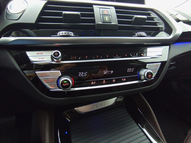 BMW X4 xDrive20d color Gris. Año 2021. 140KW(190CV). Diésel. En concesionario Augusta Aragon S.A. de Zaragoza