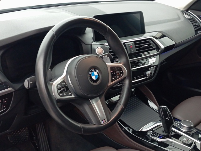 BMW X4 xDrive20d color Gris. Año 2021. 140KW(190CV). Diésel. En concesionario Augusta Aragon S.A. de Zaragoza