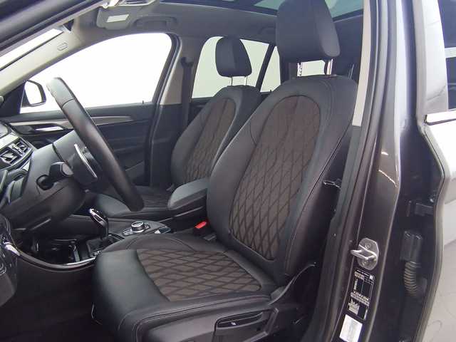 BMW X1 sDrive18d color Gris. Año 2022. 110KW(150CV). Diésel. En concesionario Augusta Aragon S.A. de Zaragoza