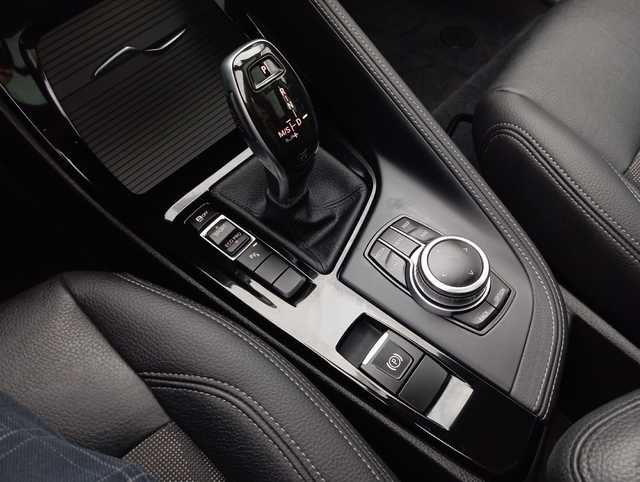BMW X1 sDrive18d color Gris. Año 2022. 110KW(150CV). Diésel. En concesionario Augusta Aragon S.A. de Zaragoza