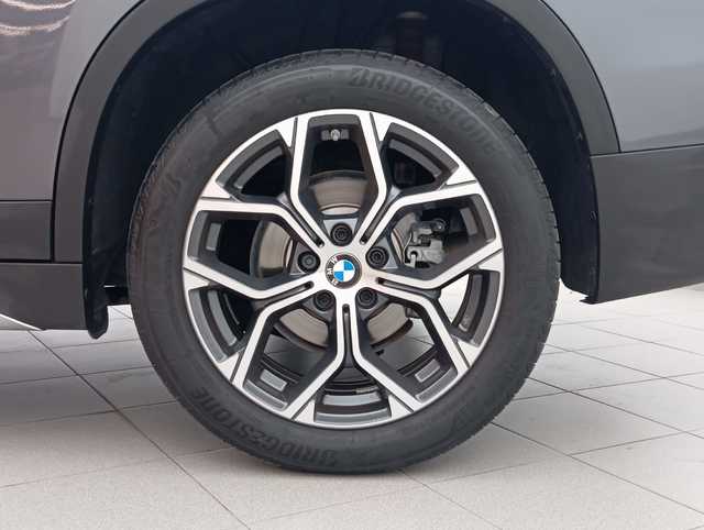 BMW X1 sDrive18d color Gris. Año 2022. 110KW(150CV). Diésel. En concesionario Augusta Aragon S.A. de Zaragoza
