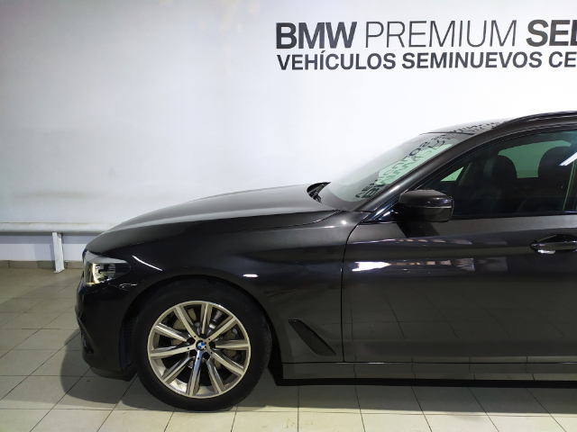 BMW Serie 5 530d Touring color Gris. Año 2018. 195KW(265CV). Diésel. En concesionario Hispamovil, Orihuela de Alicante