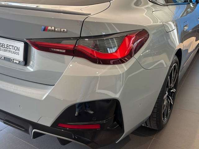 BMW i4 M50 color Gris. Año 2022. 400KW(544CV). Eléctrico. En concesionario Pruna Motor de Barcelona