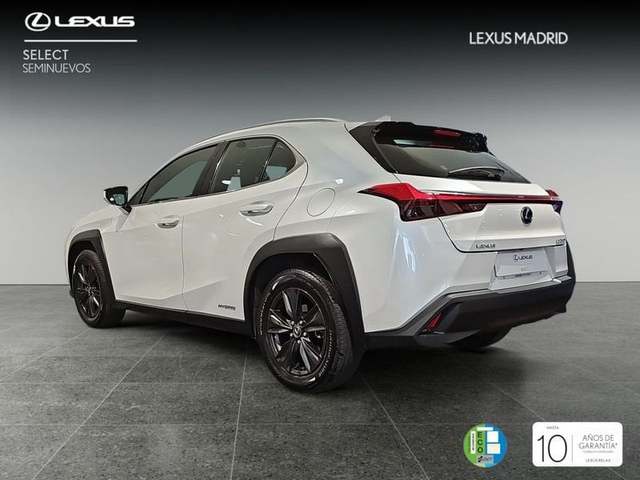 Foto 2 Lexus UX 250h Business 2WD 135 kW (184 CV)