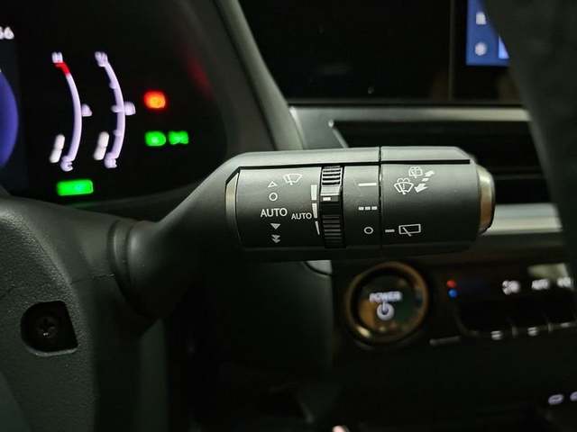 Foto 15 Lexus UX 300h Plus 146 kW (199 CV)