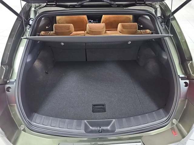 Foto 30 Lexus UX 300h Plus 146 kW (199 CV)