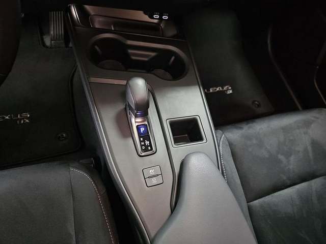 Foto 29 Lexus UX 300h Plus 146 kW (199 CV)