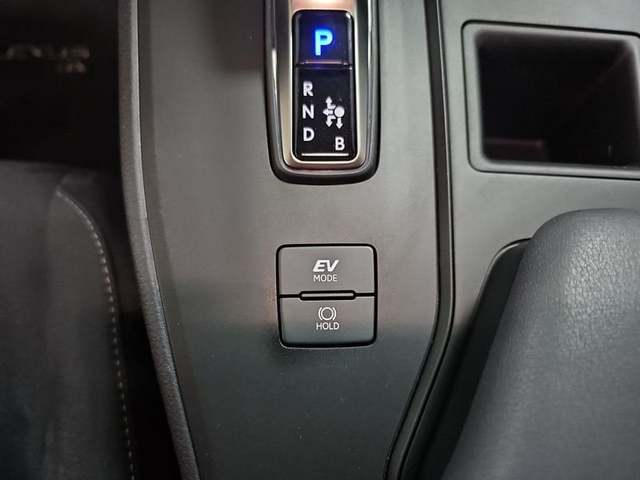 Foto 31 Lexus UX 300h Plus 146 kW (199 CV)