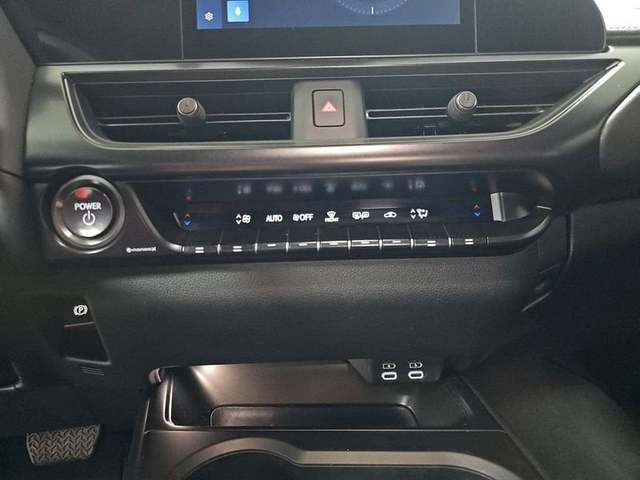 Foto 33 Lexus UX 300h Plus 146 kW (199 CV)