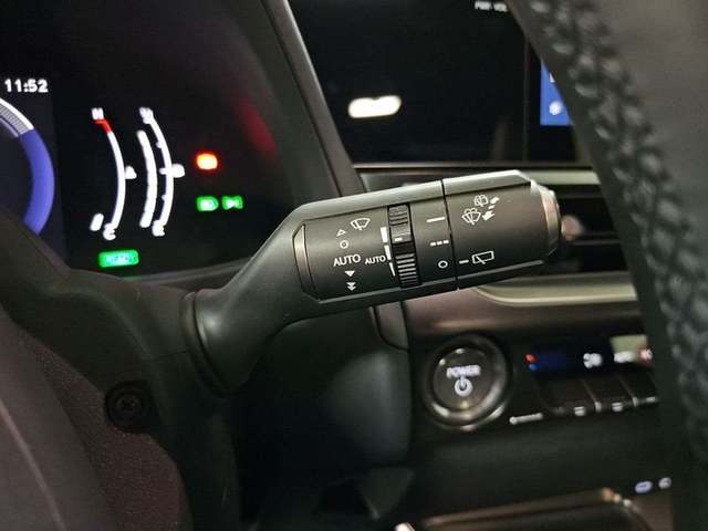 Foto 17 Lexus UX 300h Plus 146 kW (199 CV)