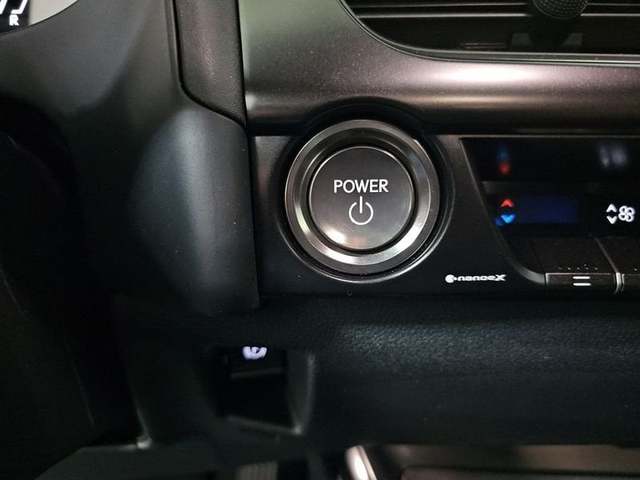 Foto 18 Lexus UX 300h Plus 146 kW (199 CV)