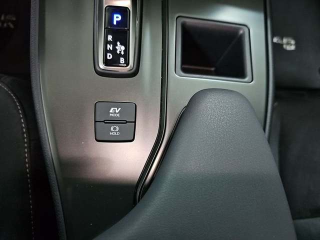 Foto 28 Lexus UX 300h Plus 146 kW (199 CV)