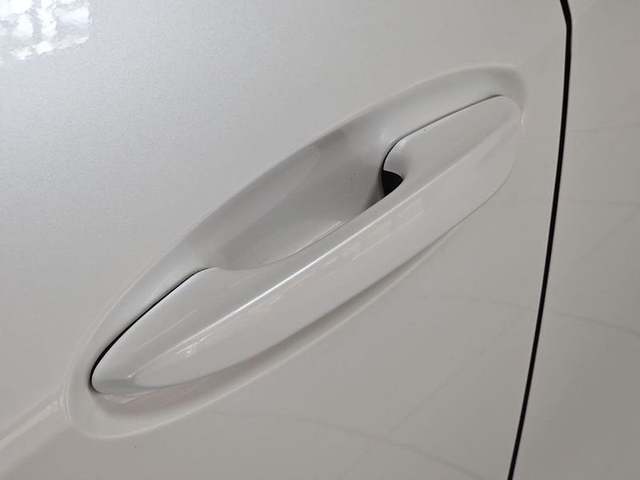 Foto 32 Lexus UX 300h Plus 146 kW (199 CV)