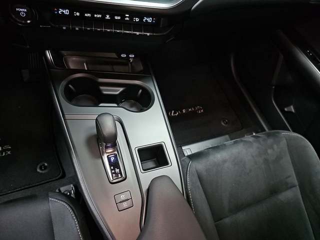 Foto 23 Lexus UX 300h Plus 146 kW (199 CV)