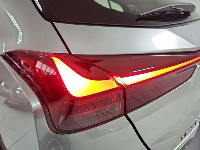 Foto 27 Lexus UX 300h Plus 146 kW (199 CV)