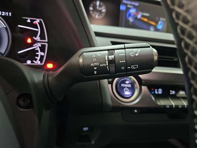 Foto 19 Lexus UX 250h Business 2WD 135 kW (184 CV)