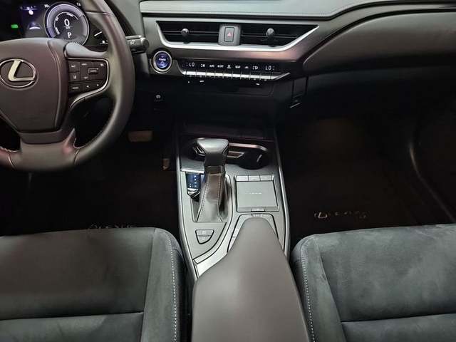 Foto 26 Lexus UX 250h Business 2WD 135 kW (184 CV)