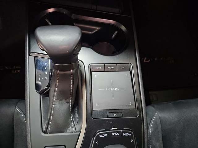 Foto 28 Lexus UX 250h Business 2WD 135 kW (184 CV)