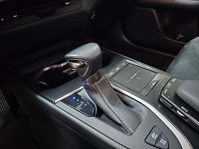 Foto 29 Lexus UX 250h Business 2WD 135 kW (184 CV)