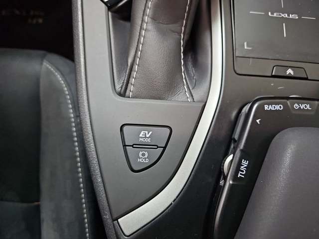 Foto 31 Lexus UX 250h Business 2WD 135 kW (184 CV)