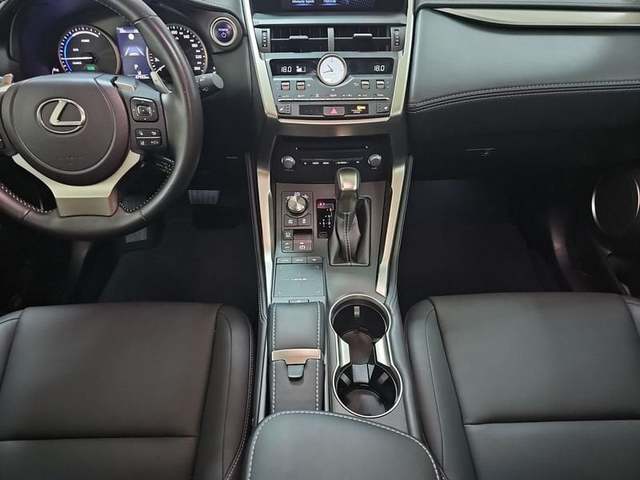 Foto 13 Lexus NX 300h Premium 2WD 145 kW (197 CV)