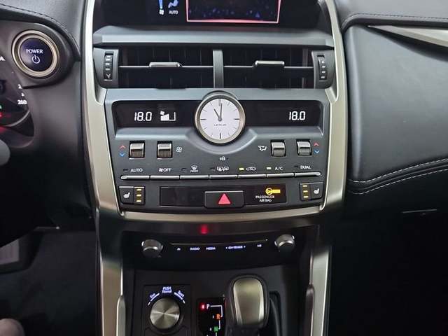 Foto 23 Lexus NX 300h Premium 2WD 145 kW (197 CV)