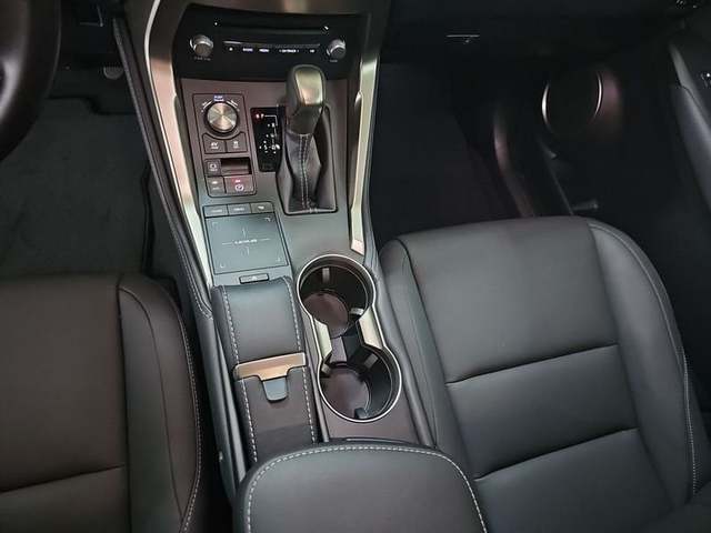 Foto 30 Lexus NX 300h Premium 2WD 145 kW (197 CV)