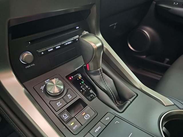 Foto 31 Lexus NX 300h Premium 2WD 145 kW (197 CV)