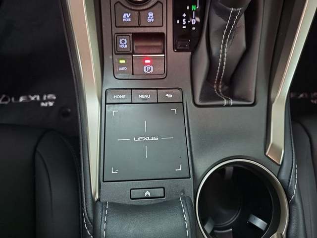 Foto 33 Lexus NX 300h Premium 2WD 145 kW (197 CV)