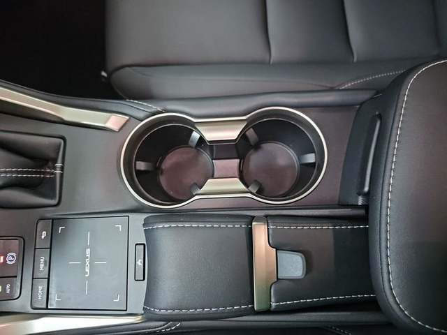 Foto 34 Lexus NX 300h Premium 2WD 145 kW (197 CV)