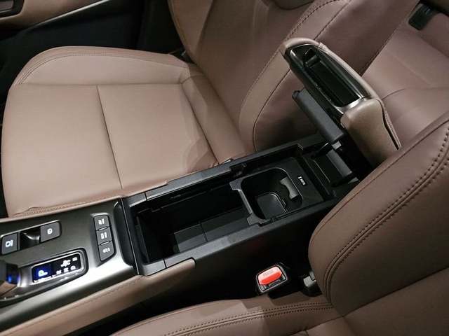 Foto 10 Lexus LBX 1.5 HEV Elegant Plus 100 kW (136 CV)