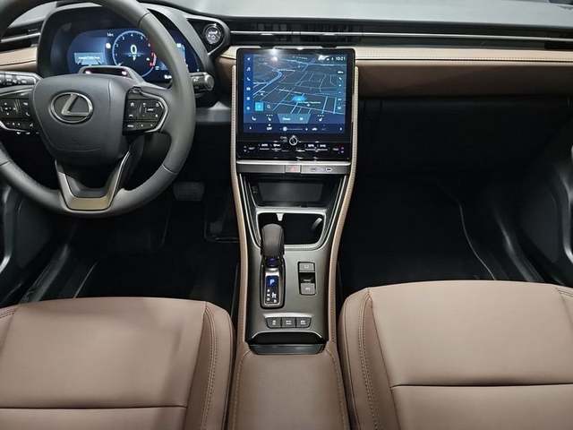 Foto 12 Lexus LBX 1.5 HEV Elegant Plus 100 kW (136 CV)