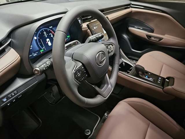 Foto 14 Lexus LBX 1.5 HEV Elegant Plus 100 kW (136 CV)