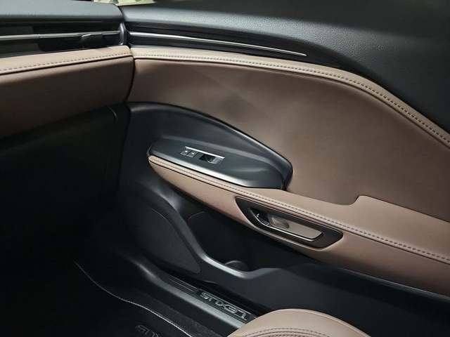 Foto 33 Lexus LBX 1.5 HEV Elegant Plus 100 kW (136 CV)