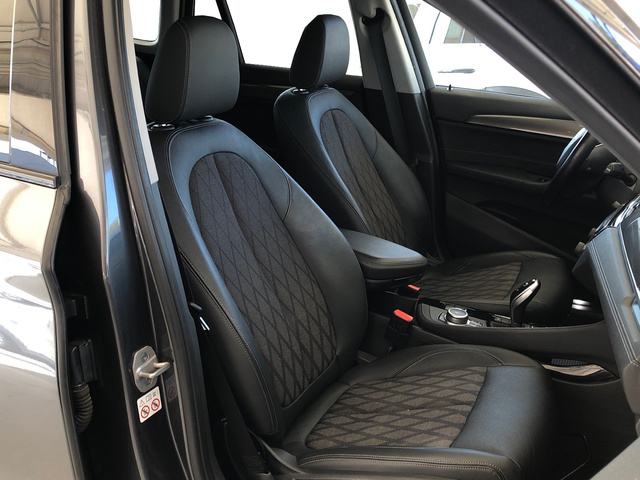 BMW X1 xDrive18d color Gris. Año 2021. 110KW(150CV). Diésel. En concesionario Vehinter Getafe de Madrid