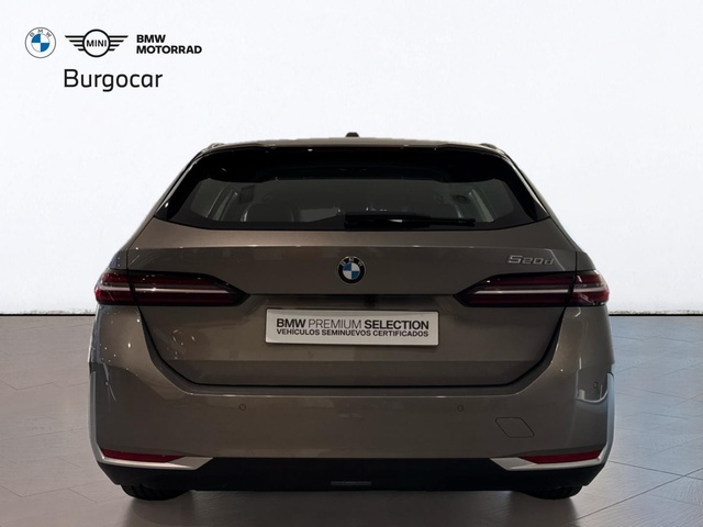BMW Serie 5 520d Touring color Gris. Año 2024. 145KW(197CV). Diésel. En concesionario Motor Gorbea de Álava