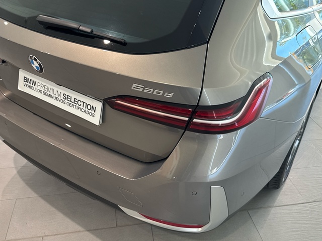 BMW Serie 5 520d Touring color Gris. Año 2024. 145KW(197CV). Diésel. En concesionario Motor Gorbea de Álava