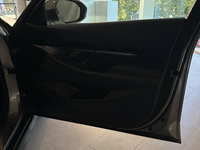 BMW Serie 5 520d Touring color Gris. Año 2024. 145KW(197CV). Diésel. En concesionario Motor Gorbea de Álava