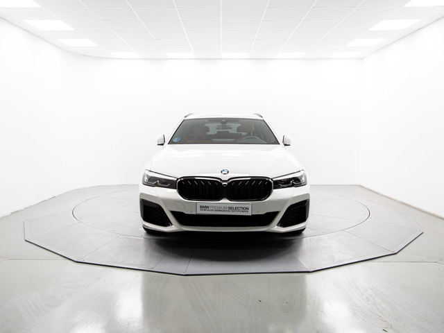 BMW Serie 5 520d Touring color Blanco. Año 2024. 140KW(190CV). Diésel. En concesionario Móvil Begar Alicante de Alicante