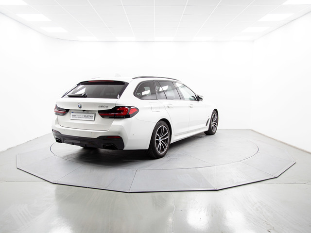 BMW Serie 5 520d Touring color Blanco. Año 2024. 140KW(190CV). Diésel. En concesionario Móvil Begar Alicante de Alicante
