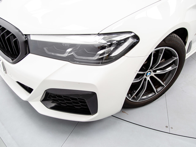 BMW Serie 5 520d Touring color Blanco. Año 2024. 140KW(190CV). Diésel. En concesionario Móvil Begar Alicante de Alicante