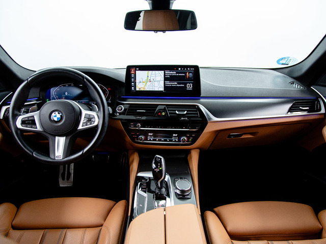 BMW Serie 5 520d Touring color Blanco. Año 2024. 140KW(190CV). Diésel. En concesionario Móvil Begar Alicante de Alicante