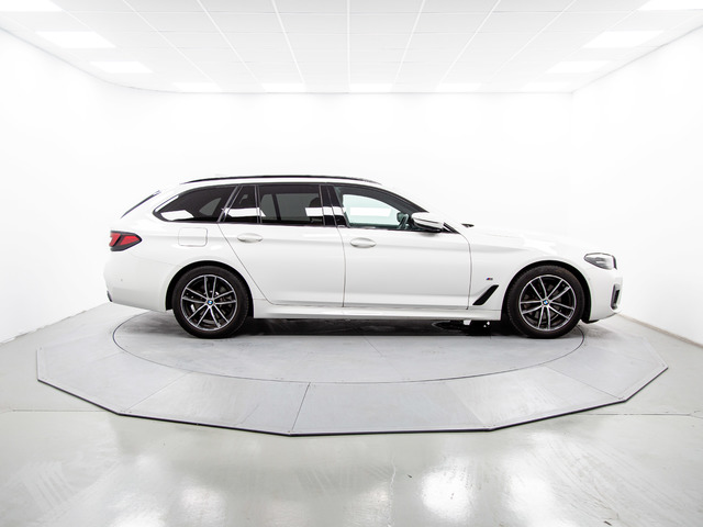 BMW Serie 5 520d Touring color Blanco. Año 2024. 140KW(190CV). Diésel. En concesionario Móvil Begar Alicante de Alicante