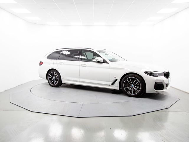 BMW Serie 5 520d Touring color Blanco. Año 2024. 140KW(190CV). Diésel. En concesionario Móvil Begar Alicante de Alicante