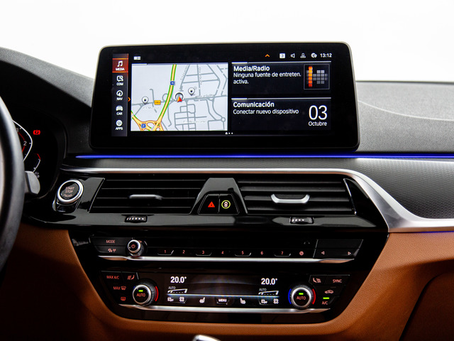 BMW Serie 5 520d Touring color Blanco. Año 2024. 140KW(190CV). Diésel. En concesionario Móvil Begar Alicante de Alicante